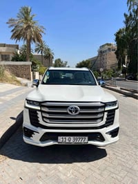 لاندكروز VX 2024 ساز  تحت الضمان ماشية 6 الف زيرو مكفولة من الشخط والر...