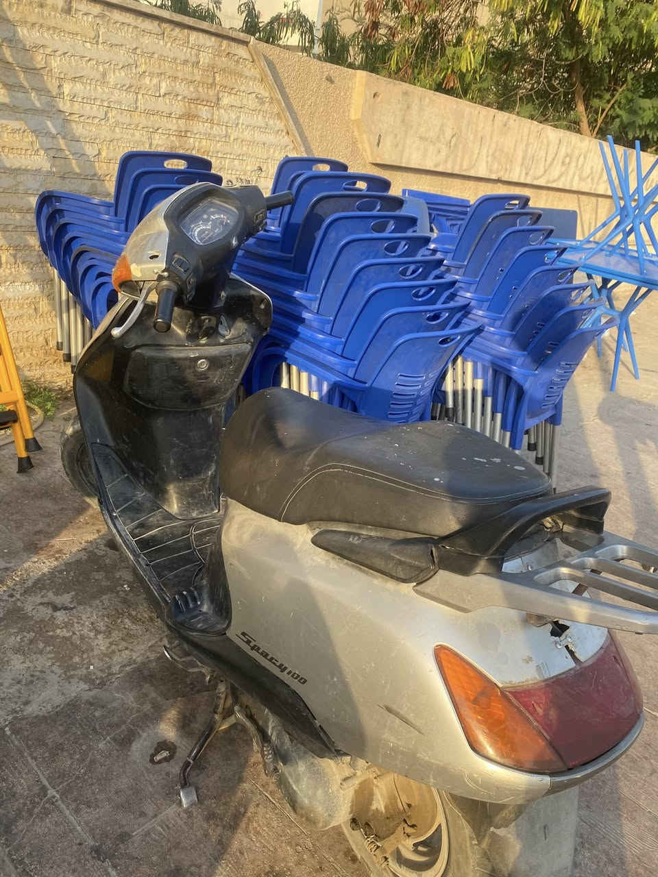 دراجه سبيسي مجفته تجفيت مضبوط 
شراي راسلني ع واتساب بيه نقوصات بسيطه 
شراي لتعبني راسلني واتساب 
السعر 300 وبيه مجال 
رقمي ***********
