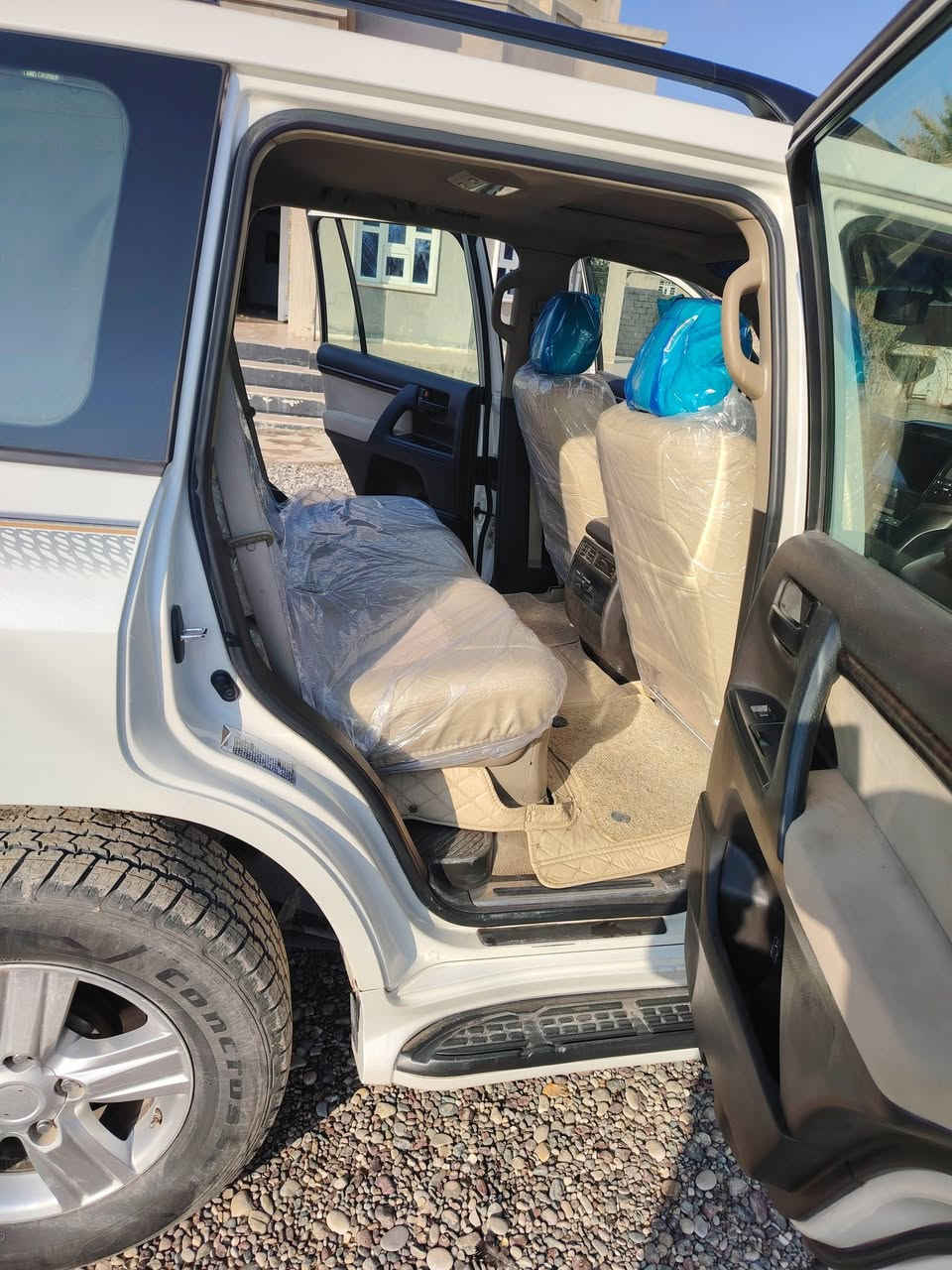 السلام عليكم ..
سياره لاندكروز ..
موديل 2010..
كير + محرك شرط .. .  GX.R
V6
رقم مميز
السعر .330
الاتصال على الأرقام .***********
***********
