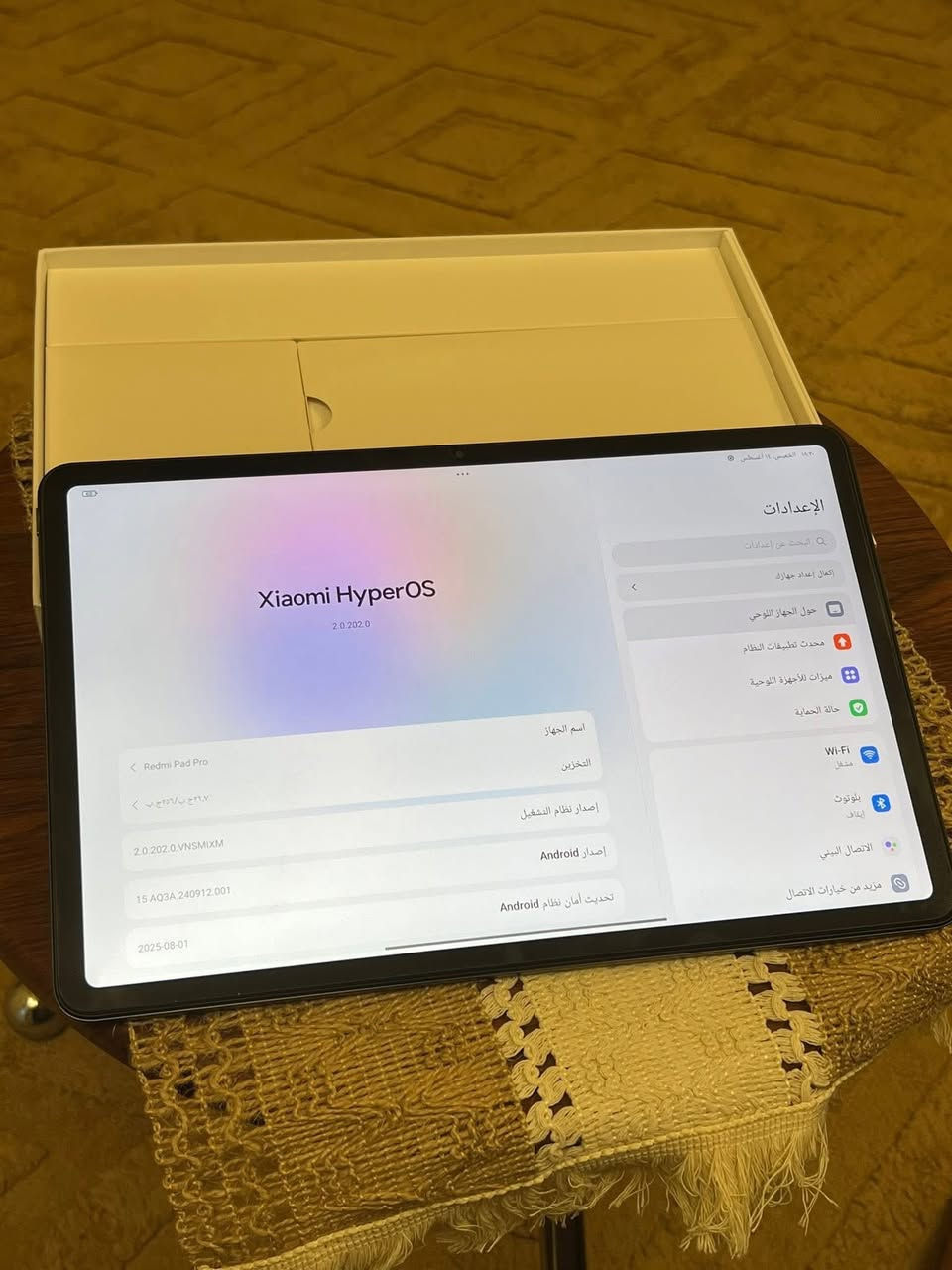 جهاز من شركة شاومي ريدمي باد برو نسخة شريحة 5G اخوان يعني بي منفذ سيم كارد
للبيع او مراوس ب هونر باد 10
مواصفات الجهاز
الحجم: الشاشه 12.1 
​النوع: IPS LCD بدقة 2.5K.
​التردد: 120Hz (سلاسة عالية في التصفح والألعاب).
​السطوع: يصل إلى 600 nits مع طبقة حماية Gorilla Glass 3.
​2. الأداء والعتاد
​المعالج: Snapdragon 7s Gen 2 (بمعمارية 4 نانومتر)، وهو معالج قوي وموفر للطاقة ويشغل الألعاب بشكل جيد جداً.
​الذاكرة (RAM):  8 جيجابايت.
​التخزين: 256 جيجابايت (ويدعم تركيب ذاكرة خارجية حتى 1 تيرابايت).
​النظام: واجهة شاومي الجديدة HyperOS المبنية على Android 14.
​3. البطارية والشحن
​السعة: 10,000 مللي أمبير (تكفي للاستخدام المكثف طوال اليوم).
​سرعة الشحن: 33 واط (شحن سريع جيد بالنسبة لحجم البطارية الكبير).
​4. الكاميرا والصوت
​الكاميرا الخلفية: 8 ميجابكسل.
​الكاميرا الأمامية: 8 ميجابكسل (تأتي في المنتصف عند وضع الجهاز بالعرض، وهو وضع مثالي لمكالمات الفيديو).
​الصوت: 4 سماعات ستيريو تدعم تقنية Dolby Atmos، مع وجود منفذ سماعات الأذن 3.5mm (ميزة نادرة حالياً).
سعره 325 الف قفل
مكان الرمادي 
واتساب(***********)
متواجد خاص
