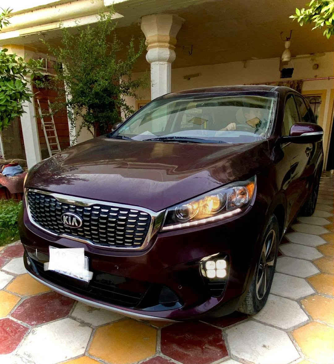 السلام عليكم مكلف بالنشر 
سورنتو موديل 20 
6 سلندر 
7 راكب 
بنيد فقط صوره السونار موجوده بدون ايرباك 
ماشيه 47 
سعر 195 
استفسار اتصال***********
