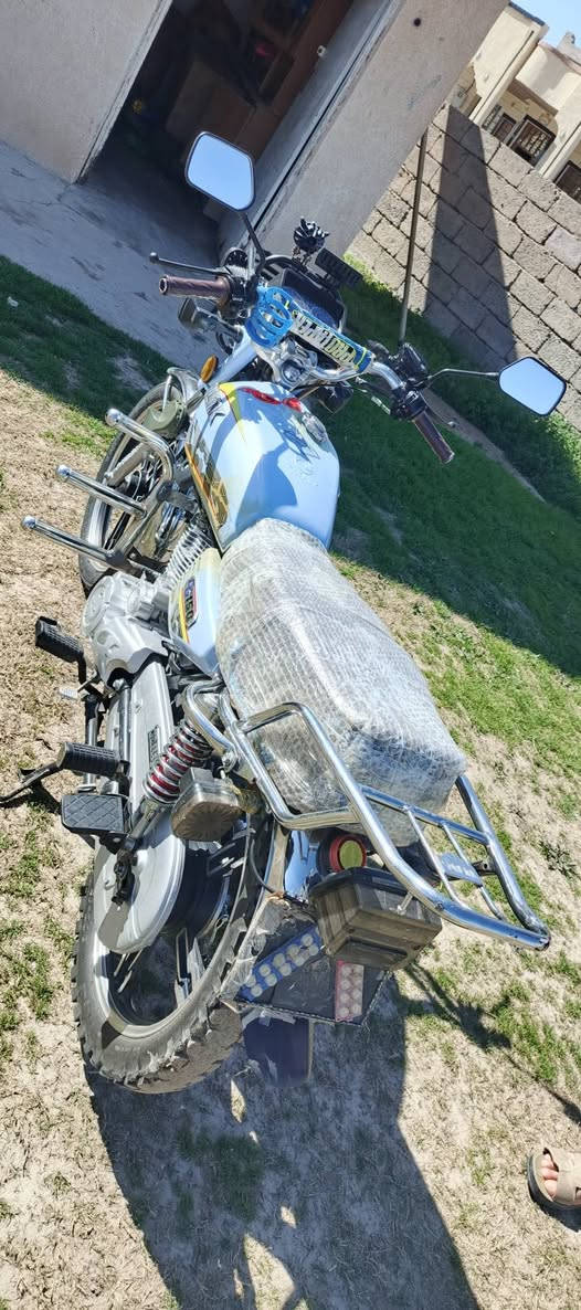 السلام عليكم للبيع دراجه سيفان موديل 2023 محرك شرط ما مفتوح بعده بلادي نظافه فول سعر 700 رقم الهاتف ‏‪***********‬‏
