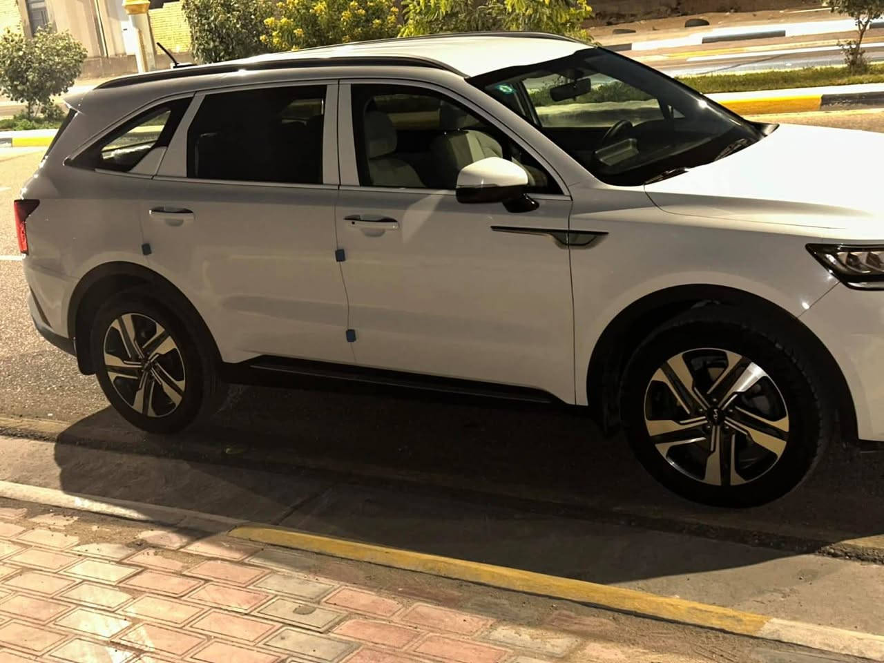 #بيع__مناسب 
كيا سورنتو 2023 خليجي
ماشيه 43 الف حقيقي شرط الفحص 
مكفوله من الصبغ والتبديل والحادث كفالة عامه 
بيها بارد بسيط فقط بالباب عكس السايق 
مواصفات السورنتو الاستندر المعروفة 
رقم بغداد دولي الجديد بإسمي تحويل مباشر 
للاستفسار 
***********
. 
. 
✅علق تم يصلك السعر خاص مباشرةً ⚡💰⚡💰⚡
. 
. 
. 
. 
. 
. 
💥اذا كنت تريد نشر سيارتك تواصل معنا عبر الصفحه.
