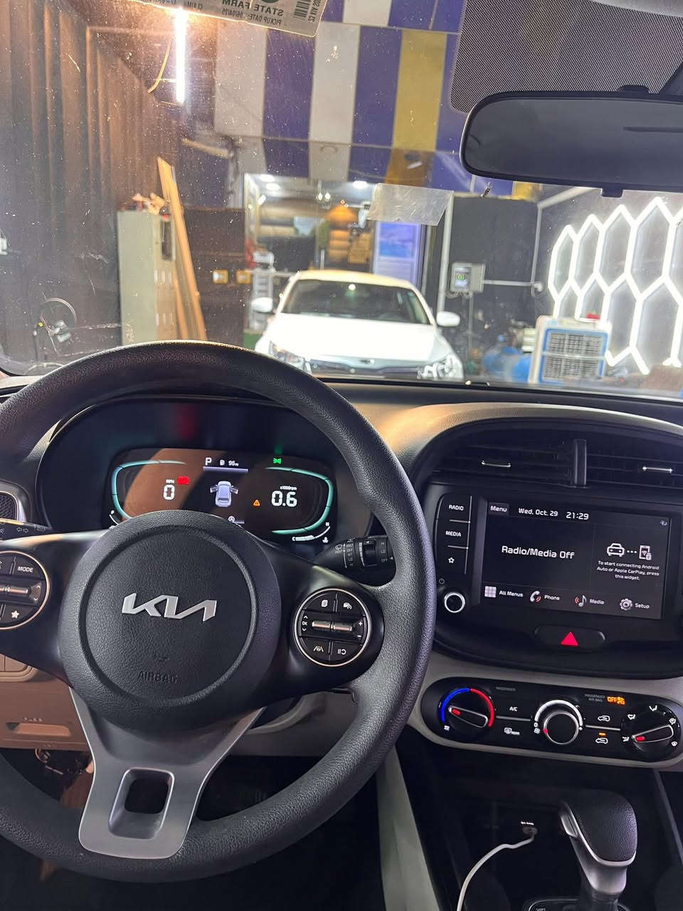 صول ٢٠٢٣ مرقمة اربيل دخول جديد للعراق .. تحديد مسار اطفاء. وتشغيل ذاتي عند التوقف. كروز سرعة .مكابح ذاتية عند عدم الانتباه. نظامين قيادة اعتيادي ورياضي السيارة كلش نضيفة  ضربتة موضحة اشوية بالبنيد لا لغود لا شواصي ماشية 86 الف كيلو 
العنوان بغداد المنصور البيجية ***********
السعر147 بيها مجال حك الجية
