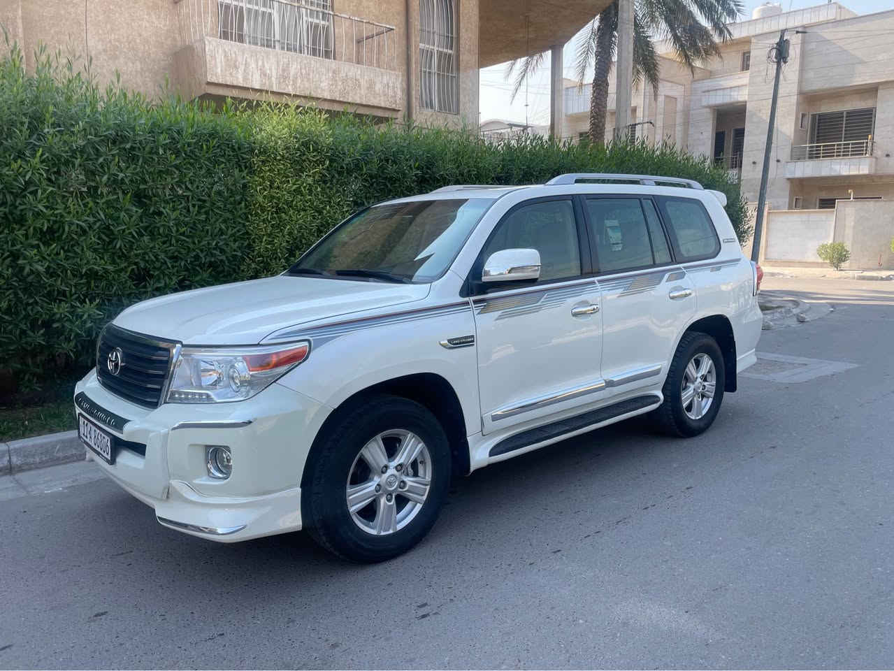 السلام عليكم للبيع فقط 
لاندكروز ستينية ٢٠١١ محدث ١٤ بريم فول مواصفات سيارة كلش نظيفة وجاهزه مابيها اي نقص غرفتها جديدة صدرها جديد ماشيه ٢٠٠ الف سيارة جديدة مكفولة من ظربة والصبغ بيها فقط بارد موضح بالسونار مكاني بغداد الاعظمية السعر ٢٨٨ ورقة 
اتصال *********** بغداد, العراق
