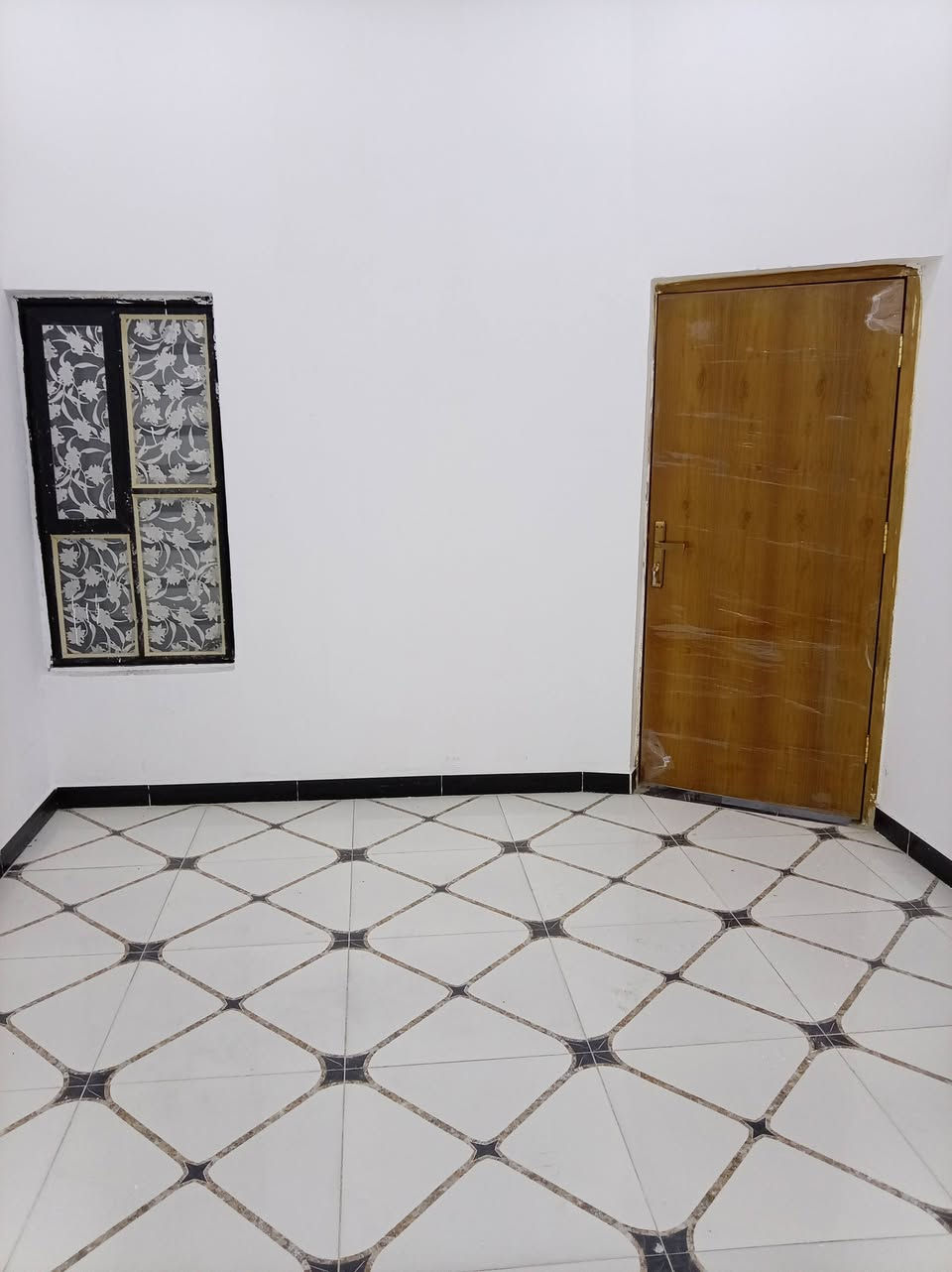 سلام عليكم ورحمة الله وبركاته
داريين سكن جاهزات للبيع
مساحه كل دار 100 متر مربع
يحتوي على كل دار على غرف عدد2 وصاله جبيره ومطبخ وديوانيه
وصحيات داخليه وخارجيه
نوع العقار طابو زراعي
العنوان ابو الخصيب العوجه شارع المقيمين منطقه البطاح
رقم الهاتف للاستفسار *********** 📲
