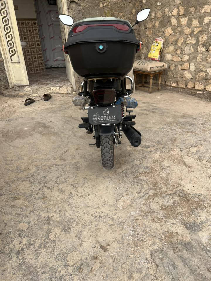 سلام عليكم مطور فول نضافه ماشي الف وي 600سعره 975
***********
