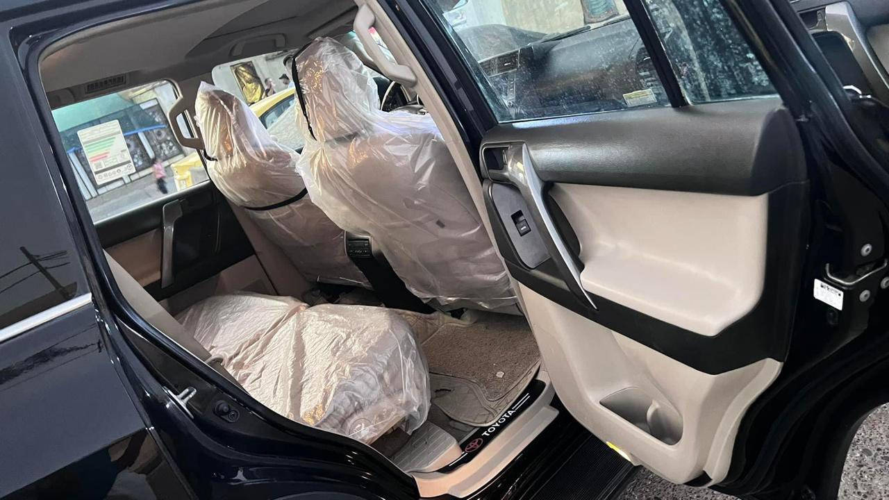 السلام عليكم للبيع
تويوتا برادو 2011 Txl فول 
مواصفاتها : 
١-سلايت قماره
٢-مثبت سرعة
٣-حساس خلفي
٤-كاميره خلفي
٥- دبل تانكي  
٦- اشارات بالمرآة
٧-كراسي جلد بيجي 
٨-شاشه كامره خلفيه
٩-تدعم ابل كار بلي واندرويد اوتو
١٠-حساس تاير   
١١-مانع انزلاق
١٢-اربع جام اوتو
١٣-هوك خلفي 
١٤-ارضيات (كاعيات) اصليه 
١٥-بصه
١٦-تحكمات فول ستيرن
 
18-مري جانبي كهربائي (شفط)** *
 ١٩- داخل بيجي
- دبل تانكي-- 
- منفذ AUX & USB
٣٢-محرك 4.0 لتر 6 سلندر 
هاتف ***********
السعر 273 وبيها مجال 
المكان بغداد الحبيبية
