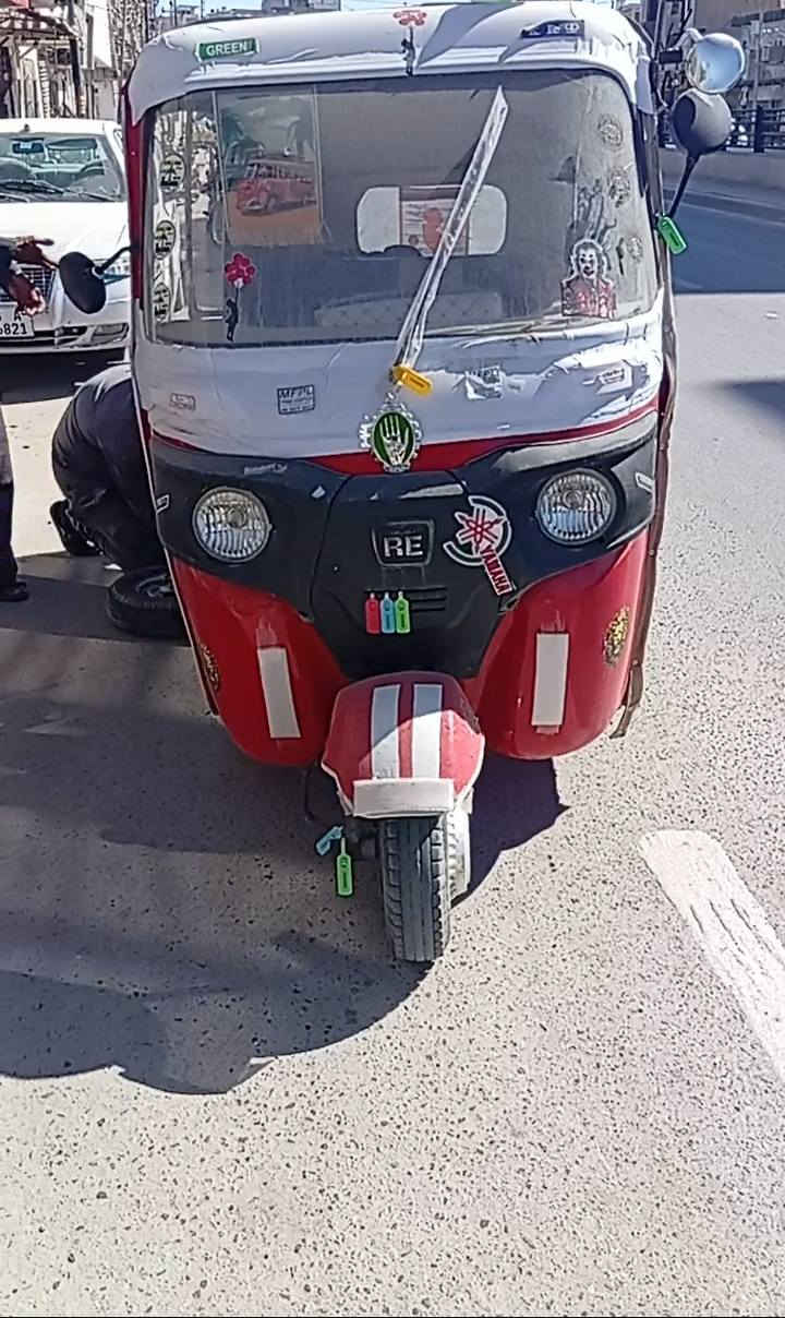 سلام عليكم تكتك للبيع موديل 17طالعه 18تكتك اوراق أصولي هسه حاليا بمرور كربلاء محجوزه اريد أبيعها أو هيه بل مرور شغلتها كامله مابقه بيها شي سعرها 3او نص او بيها مجال رقم ***********
