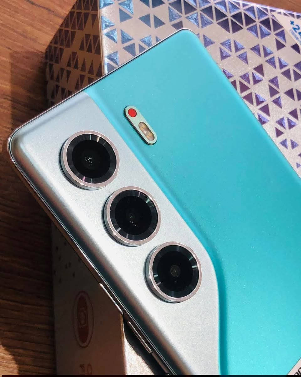 للبيع جهاز مستخدم اخو الجديد استخدام سبوعين 
تكنو كامون 40 برو 5g ذاكرة 256 الجهاز كلش نضيف شاشته امولد 144 هيرتز و يدعم ببجي 90 فريم كامرته فول و مقاوم للصدمات كامل ملحقات السعر 270 

مكاني اربيل القلعه
*********** واتساب  للتواصل 

سعر نهائی 270
