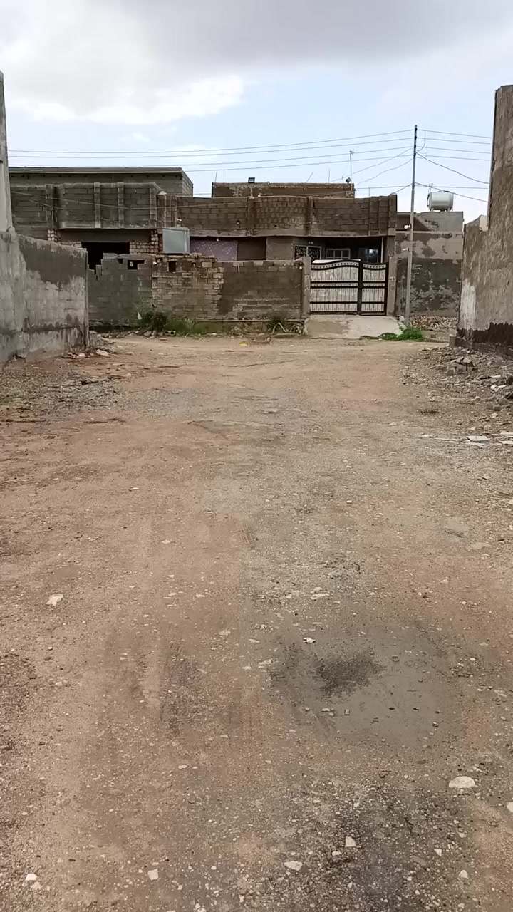 السلام عليكم
بيت للبيع 6كيلو مقابيل زنبيل ماركت المساحه 200متر
يتكون من غرف نوم عدد2وصاله ومطبخ واستقبال وصحيات داخليه وخارجيه 
السعر 100مليون 
رقم تلفون ***********
