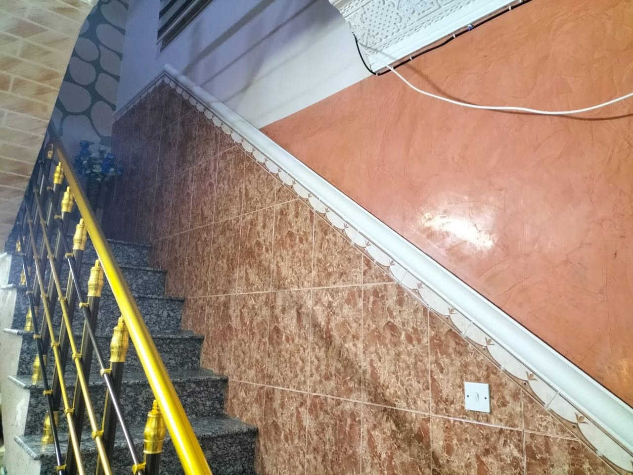 تسلسل: 1086
🟢دار للبيع في الفلوجة  _ حي الشهداء الاولى المنطقة المقابلة لملعب نادي الجولان الرياضي 🏡
            
                     📢 على بركة الله 📢
📍نوع الملك = طابو صرف سند     
📍المساحة   = ٣٧٥ م٢
📍الوجه : ١٢،٦٠ م
📍 شارع = ١٠ م امام حديقة خضراء 
📍بناء طابوق الطابق الاول التسعينات والثاني ٢٠١٣ والدار مرمم حديثاً  

🟢الدار مشيد من طابقين ويحتوي على 
اربع غرف نوم
وصالتين
ومطبخ
واستقبال +مدخل
صحيات داخلية وخارجية +حمام
مخزن سندويج
گراج + حديقة كبيرين 

✳️سعر بيع العقار : ٢٤٥ مليون دينار قابل للتفاوض

🟢مكتب دجلة الهندسي للعقارات حي الجولان قرب صناعة الجولان للسيارات مجاور سوبر ماركت الهلال
للاستفسار الاتصال 
‏‭ *********** 
***********
