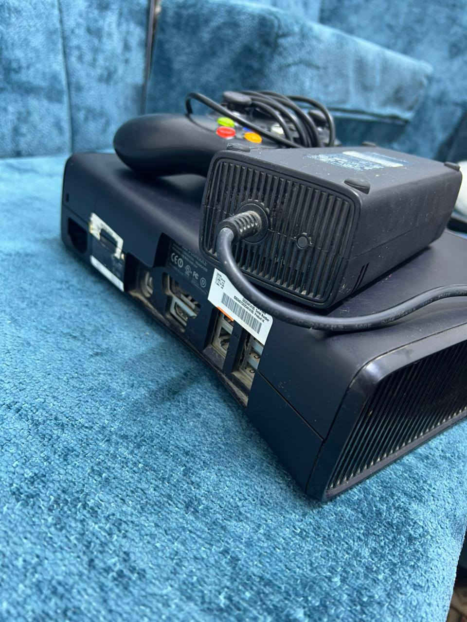 السلام عليكم شباب اكس بوكس 360 شباب البلي نضيف كلش لا مفتوح ولا شي  جوستك2 وذا تريد اكثر دللل العاب كلش حلوه العاب كلفيوتي جيتي اي5 جيتي اي سان اندرياس  بيس 26 فيفا حرب تسلق جبل سبايدر مان رجل أخضر رعب سعره100 وبي مجال راسلني خاص او على رقم*********** وألعاب بي اكثر هم
