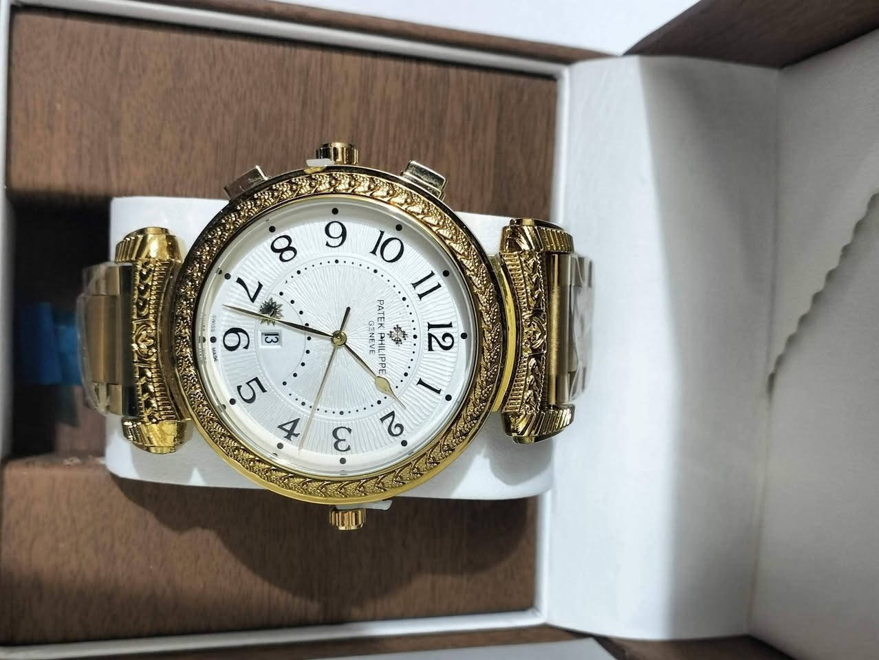 باتك فليب ساعة فخامه و بيه مكينتين قلاب وزن ثقيل سناتر شغابه تاريخ يومي   

 سناتر ثواني و سناتر دقايق وسناتر 24ساعه مينا اسود و القلاب الثاني مينا ابيض سعر 50 ويوجد توصيل


**إذا كنت صاحب هذا الإعلان وتريد حذفه لأي سبب، رجاءا أرسل رسالة إلى الدعم الفني**