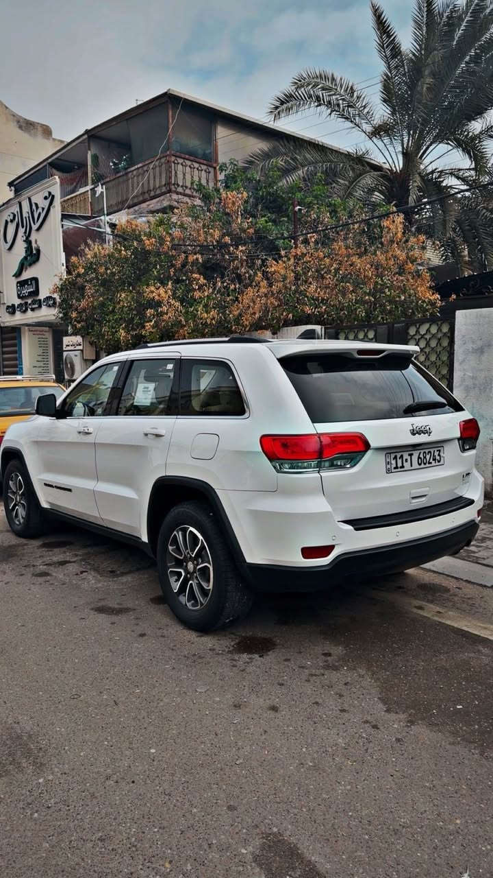 Jeep لاريدو 2017
كلين تايتل بيه شبر صبغ بين لباب ولجاملغ لخلفي اثار رصعات 
شاشه جبيره 
كشنات جلد 
كشن كهرباء
رادار توقف ذاتي
حساسات خلفيه 
ماشيه 81
السياره جديده وجاهزه من كلشي مابيه اي نقص 
السعر 200$
مكاني بغداد 
*********** بغداد, العراق
