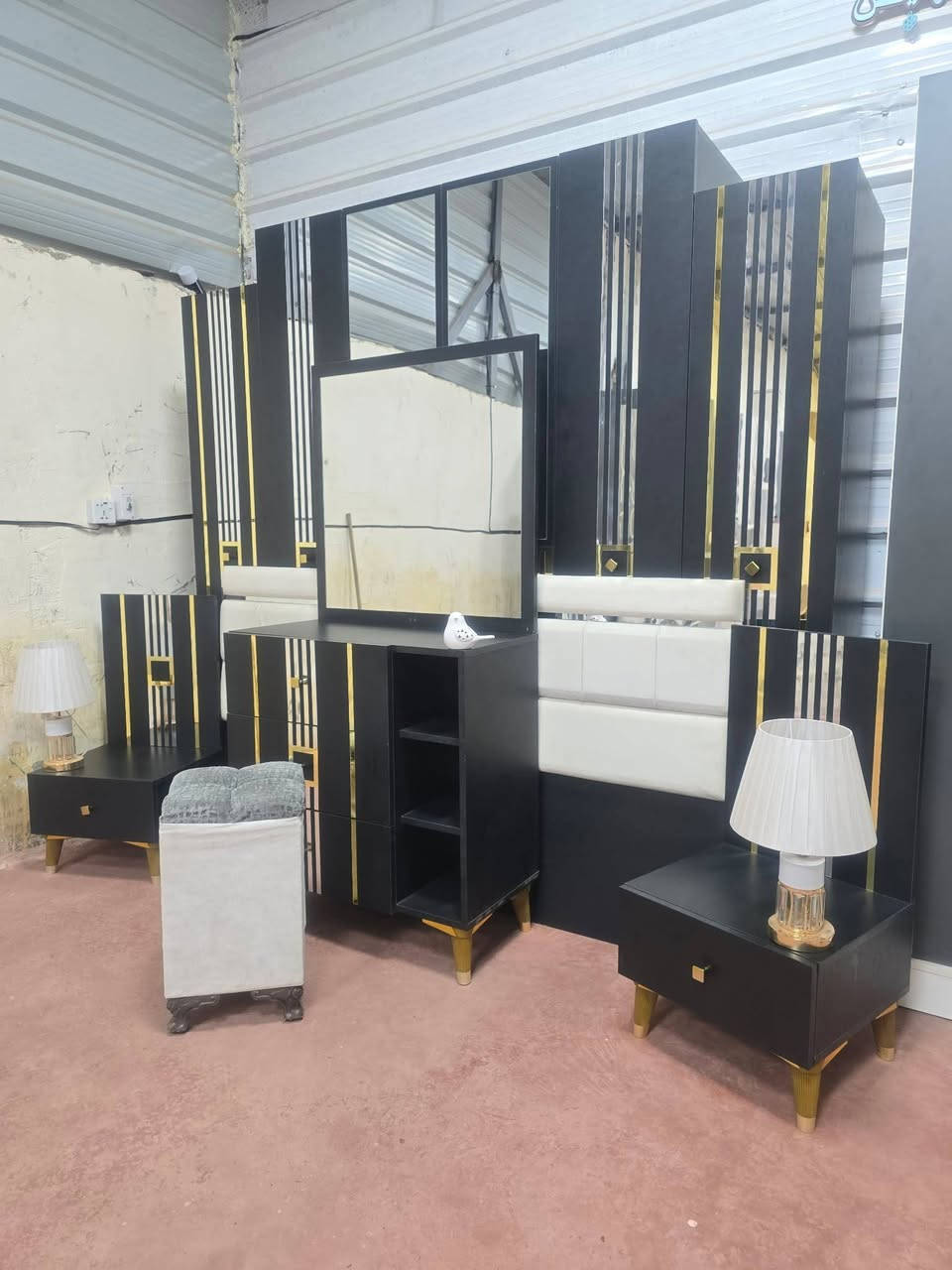 💎🔥 غرفة تركي مستخدم – 6 قطع كاملة 💎
💯 نظافة 95% |  نظام هيدروليك
الضهر بلوك
💸 السعر: 550قفل
🪛 شد مجاني + 🚚 نقل مجاني للحجز اخذ سكرين وتفضل واتس اب *********** تتوفر انواع الغرف
