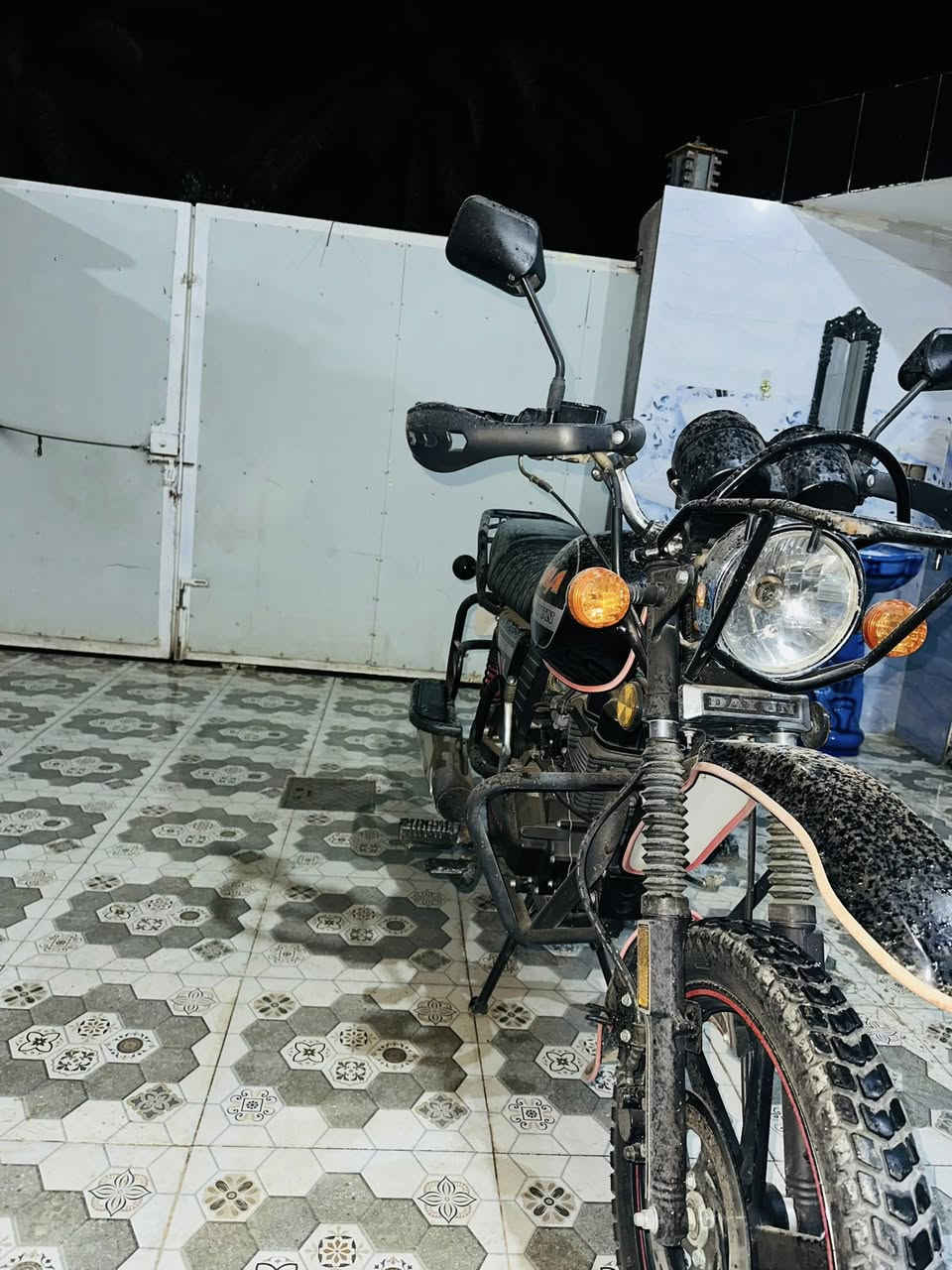 يا الله سلام عليكم دايوان موديل ٢٤ وراق سحب سحب مكينه ٢٠٠ سويج ٢ دراجه جديده ماشيه ٨٠٠٠ مكفوله من كلشي نضافه واحد عله واحد سعر مليون و ٢٥٠  مكان ديالى شهربان مو شراي لا يجي خاص فدوه لحد نطي سعر بكيفه ‭٠٧٧٢ ١٨٣ ٤٨٧٤‬
