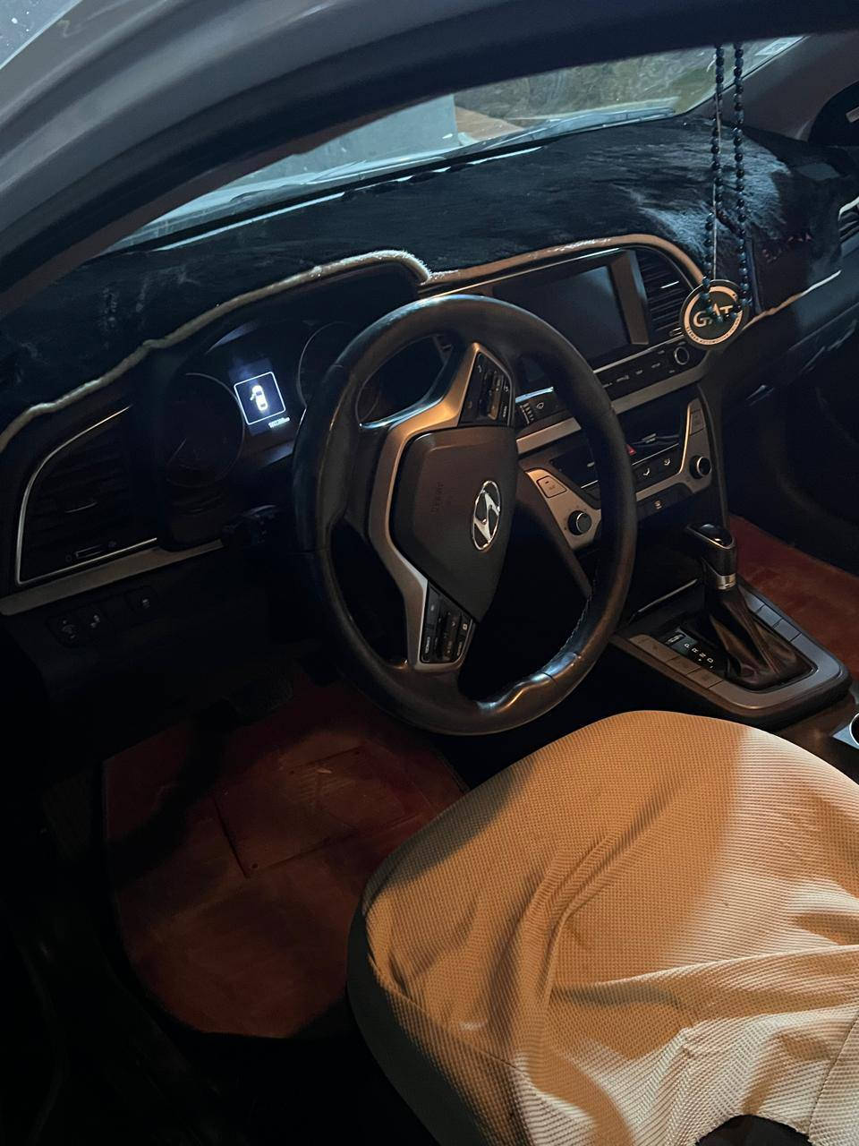 السلام عليكم الانترة أمريكي 2018 حادث باب خلفي  والباقي مكفول مواصفات فول 1/1فتحة بصمة  السعر 135. المكان قرب باب الاغا  ***********
