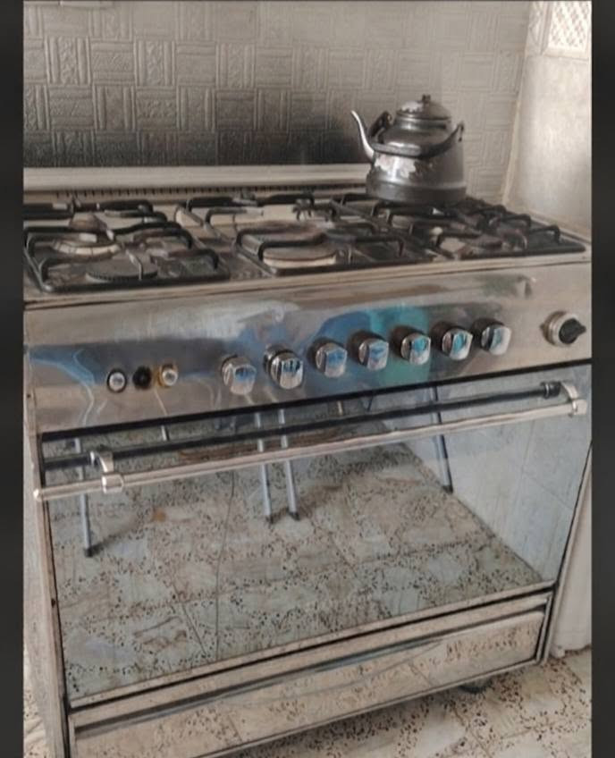 جطباخ يونيفرسال نظيف جدا خمس مشاعل كما موضح بالصورة وفرنه نارة كلش زينه واستخدام الفرن جدا قليل
ب١٥٠ بي مجال كلش بسيط


**إذا كنت صاحب هذا الإعلان وتريد حذفه لأي سبب، رجاءا أرسل رسالة إلى الدعم الفني**
