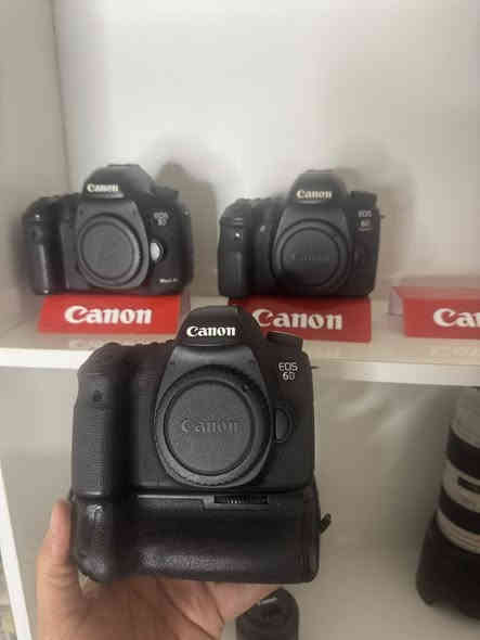 كاميرا كانون 6D i مع العدسة 24-104 
الشتر 5 ك كاميرا اخت الجديدة مع كافة ملحقات
السعر 650 الف 
***********
