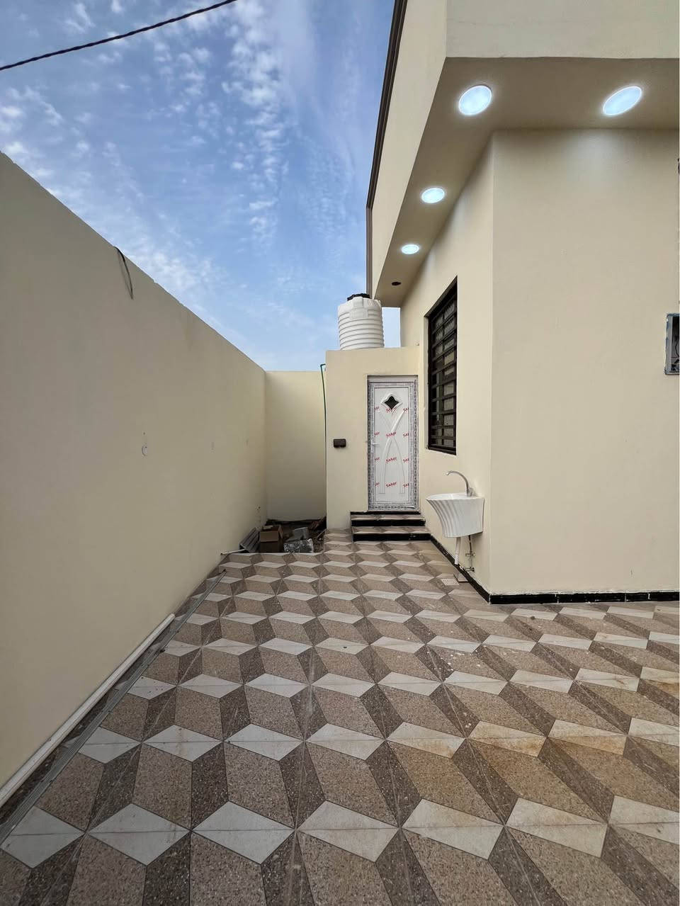 “بيت 200 متر بهالمستوى؟! فرصة نادرة لا تفوت!”

📢 نص الإعلان:
بيت فخم للبيع 🔑
مساحة 200 متر، موقع مميز وقريب على الشارع 🚗
تصميم عصري وترتيب يخبل ✨

🔹 يتكون من غرفتين واسعة
🔹 صالة مرتبة وشرح
🔹 مطبخ حديث
🔹 كراج سيارة 🚘
🔹 تشطيب نظيف وجاهز للسكن

📍 موقع يخدمك بكلشي وقريب من الأسواق والخدمات
💎 مناسب للسكن العائلي أو استثمار مضمون

🔥 بيت مرتب + مساحة ممتازة + موقع قوي = صفقة ذكية

📞 للحجز والاستفسار راسلنا الآن تمام، هذا إعلان شامل لكل المساحات وبشكل مرتب وقوي ويجذب 👇

🎬 أول 3 ثواني (جذب):
🔥 “مهما كانت ميزانيتك… بيتك موجود عندنا!”

📢 نص الإعلان:
فرص عقارية قوية ومضمونة 🔑
بيوت بمختلف المساحات تناسب الجميع:

🏠 100 متر
🏠 120 متر
🏠 150 متر
🏠 200 متر
🏠 250 متر
🏠 300 متر

كلها مواقع مميزة وقريبة على الشارع 🚗
تصاميم عصرية تخبل ✨ وتشطيب نظيف وجاهز للسكن

🔹 غرف مريحة
🔹 صالات مرتبة وشرح
🔹 مطابخ عملية
🔹 كراجات سيارات (حسب المساحة)

📍 موقع المكتب: الفيروزية – مجاور شارع 11
🏢 مكتب عقارات يونس العيداني

📞 رقم التواصل:
0772 714 5535
0772 714 5535
0772 714 5535

💥 كل المساحات متوفرة… تختار اللي يناسبك وإحنا نوفره إلك

🔥 لا تضيع الفرصة – بيتك بانتظارك

إذا تريد، أسوي لك نسخة أقصر للتيك توك + هاشتاغات ترند قوية حتى يطلع الفيديو إكسبلور 🔥

إذا تريد أكتب لك نسخة أقوى للتيك توك + هاشتاغات ترند شط العرب, البصرة
