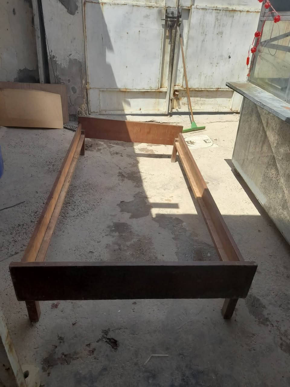 السلام عليكم عربانه لبلبي وهمبركر وفلافل 3خانات البيع السعر 100وبيه مجال جربايه صاج عراقي نفر ونص سعر 50وبيه مجال اني مكفوله بلنشر لي يريد يتصل على الرقم ***********
