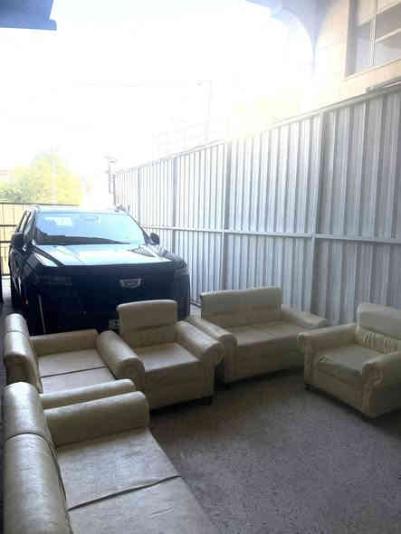 تخم قنفات جلد ٥ قطع السعر ٣٠٠ الف وبيها مجال.                              مكاني كرادة داخل                                                                               رقم ***********
