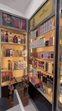 محل كوزمتك للبيع مع كامل ملحقاته للتواصل وتساب ***********
