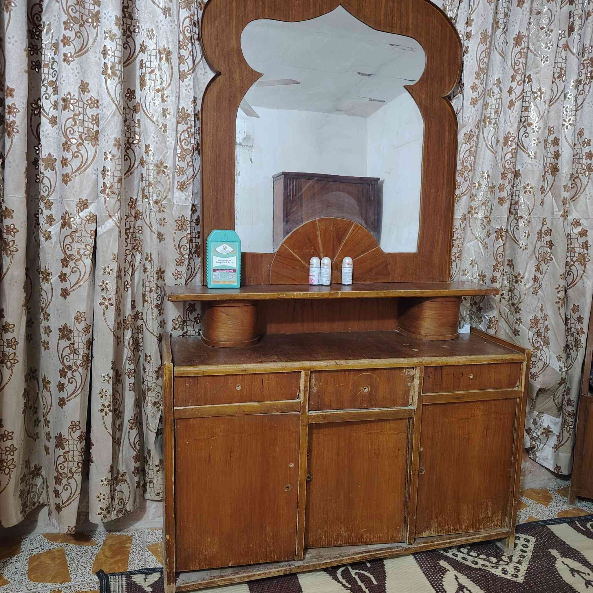 غرفه تسكام كنتور 5بيبان وزاويه وميز تواليت ودوشك جربايه للعلم الجربايه قرص الشمس


**إذا كنت صاحب هذا الإعلان وتريد حذفه لأي سبب، رجاءا أرسل رسالة إلى الدعم الفني**