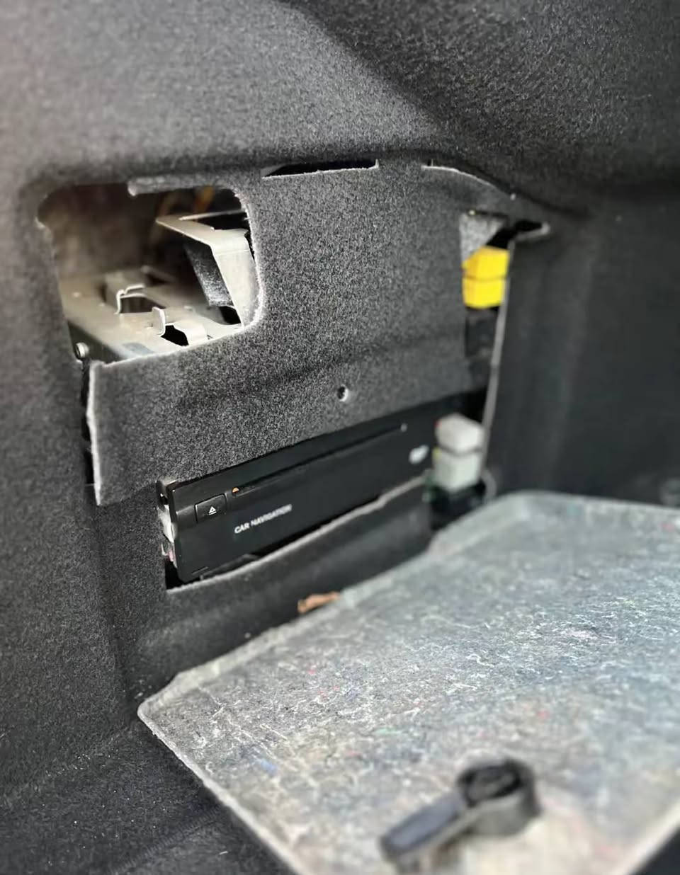 فول فول مواسەفات .. ساغ ساغ..  ***********.
***********
 گەورەترین حەجمی ٦ بستن و مەڕغوبترینە.
 
کوشن جلد .
کوشن کارەبا .
کوشن هیتەر .
کوشن میمۆری .
سەقف سڵاید .
مەسحی لایت .
پەردەی بیلاد کارەبا .
حاسەی فلچەی جام .
شەس سیدی .
کەللەی کوشنی دواوە کارەبایە .
تەبرید مەرکەزی .
چوار تایەی تازە .
هایدرۆلیکی گێڕ تازە گۆڕاوە .
سەیارەکە دووەم دەستە لە ئەمریکاوە .
سەیارەکە  هی ماڵە ساڵ زیاترە لای خۆمە. 
بۆ نرخ پەیوەندی بکە. 

***********.
*********** . 
ڤایبەرو واتیساپ
