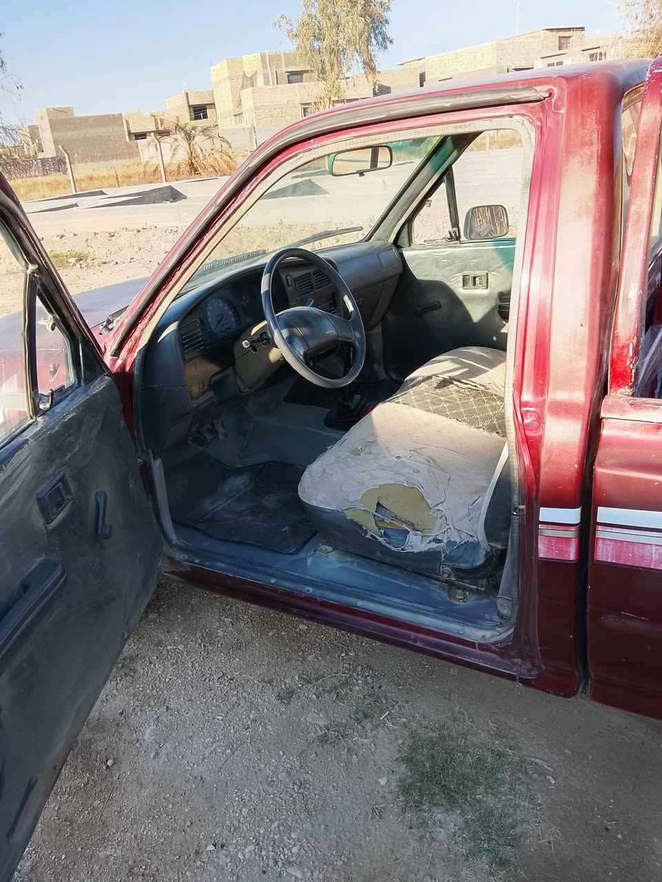 السلام عليكم بيكب تيوتا موديل 1991 رقم بغداد إنكليزي السيارة بأسمي مداور ثاني يوم مصبوغه عام تايرات نضيفه   مكينه كروسيده بيها تنقيص قليل كير و شاصي نضيف مكان السيارة بابل شارع 80 السعر 40 ورقة وبيها مجال حك الجية *********** والمو شراي رجاءً لا يتصل.
