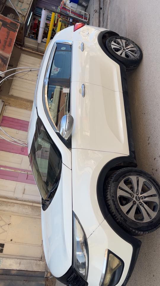 السلام عليكم سبورتج 2013خليجي مصبوغه عام الدواخل زينه موضحه بفديو مكينه مبدل جديده تخم تاير جديد باتري جديد مشط ستيرن جديد السياره جاهزه متواجد وتساب ***********السعر 120$
