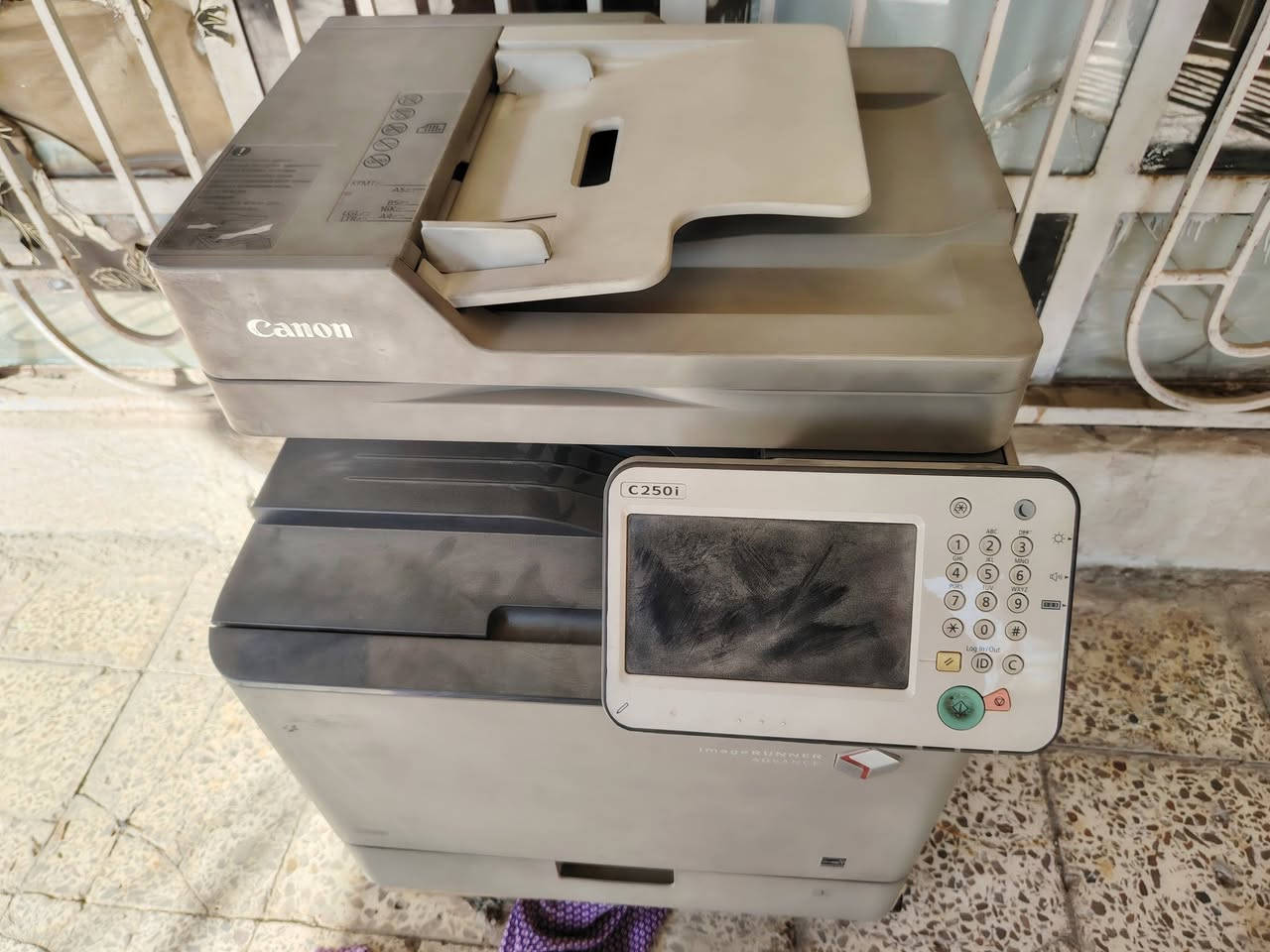البيع  طابعه كانون مستعمله شرط الفحص 📍
بمواصفات عالية السعر 200 الف قفل 
✔️ 25 نسخة بالدقيقة
✔️ استنساخ + طباعة + وجهين
✔️ ألوان و أبيض وأسود
✔️ ربط حاسبة USB
✔️ أحجام A4 و A5
✔️ حبر باودر اقتصادي
  📌  واي فاي


**إذا كنت صاحب هذا الإعلان وتريد حذفه لأي سبب، رجاءا أرسل رسالة إلى الدعم الفني**
