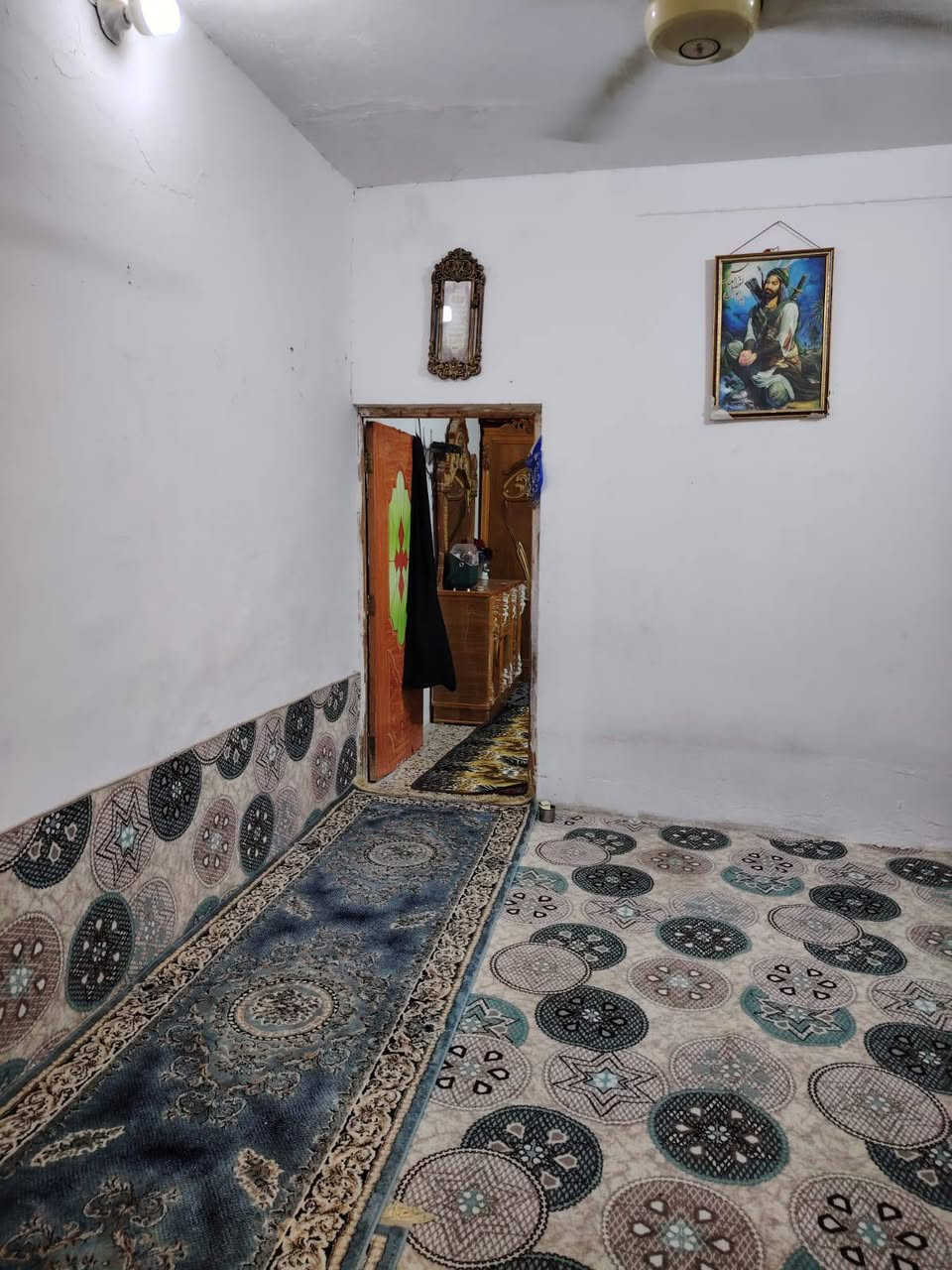 السلام عليكم 
بيت 100متر للبيع 
مكان بحي ميلاد ب شريط قريب ع قطره ندى 
البيت بي 
غرفه 
وصاله 
ومبطخ 
وصحيات 
السعر خاص
رقم تواصل ***********
