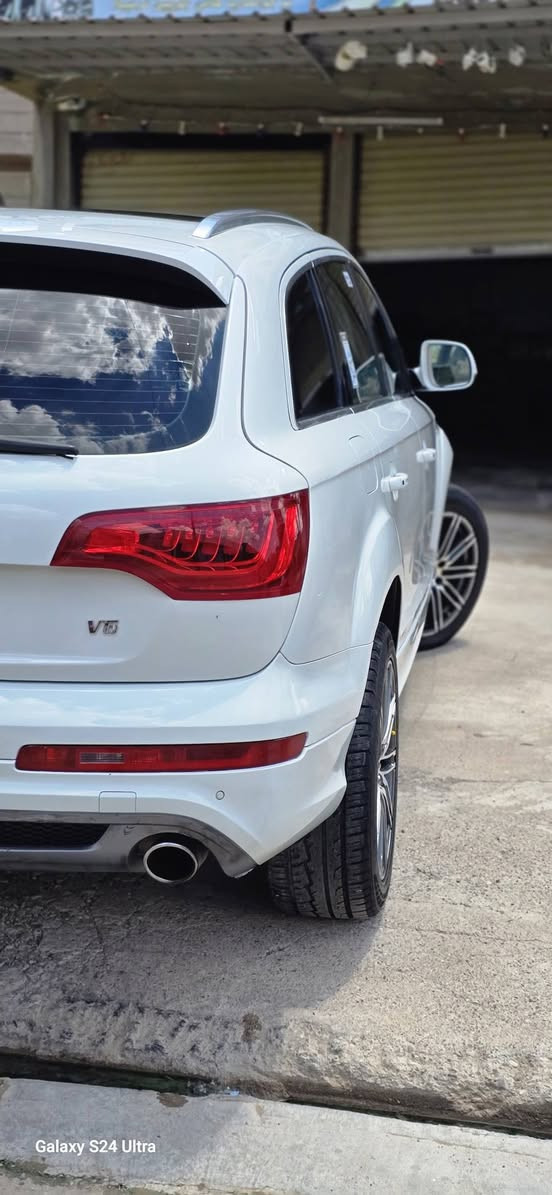 Audi q7 2013
فول مواصفات 
بانوراما قطعتين 
داخل اصفر 
تحكمات ستيرن 
دبل بصمه + سويج 
اطارات جديده حجم ٢٠ 
تبريد مركزي 
ثلاث صفوف مقاعد ٧ راكب 
رادار وحساس امامي خلفي 
السياره ماشيه ٢٥٠ الف كيلومتر قابل للزياده 
رقم وسنويه جديد ٢٠٣٠
سنويه عظم 
اذكرلك مواصفات منا للصبح متخلص
الضرر قبغ صندوق وباب خلفي صبغ بدون دواخل بدون ايرباك 

بيع ومراوس برقم شمالي 

للمعلومات الاتصال على الرقم 
واتساب *********** الشيخان, نينوى
