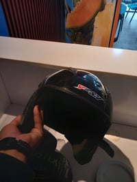 خوذه عدد 2 للبيع سعر الوحده 25 الف وات ساب 07722724355