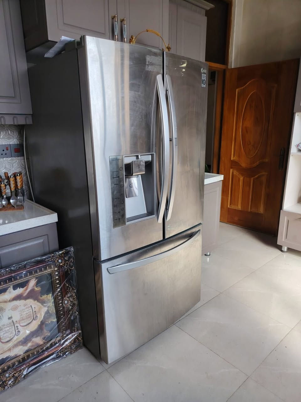 LG
للبيع ثلاجه كبير الحجم 
موصفات الثلاجه 
موزع ماء وثلج خارجي 

Express Freezing للتجميد السريع.
قفل للأطفال (Lock).
إنذار الباب (Alarm).
مؤشر تبديل فلتر الماء (Water Filter).

السعر والتفاصيل / على الرقم ‭0772 444 7062‬
