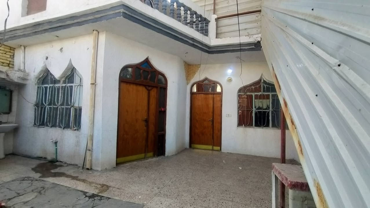 بيت طابق أرضي للايجار مساحة  205 عنوان انوار الصدر شارع 20 مقابل اسواق الكفيل اسفسار ***********
