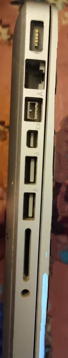 سلام عليكم
لابتوب Apple MacBook 
نظيف جدا مع محولة اصلية
بطارية جيدة جدا
شغال كامل 
المواصفات داخل الصور
السعر خاص


**إذا كنت صاحب هذا الإعلان وتريد حذفه لأي سبب، رجاءا أرسل رسالة إلى الدعم الفني**