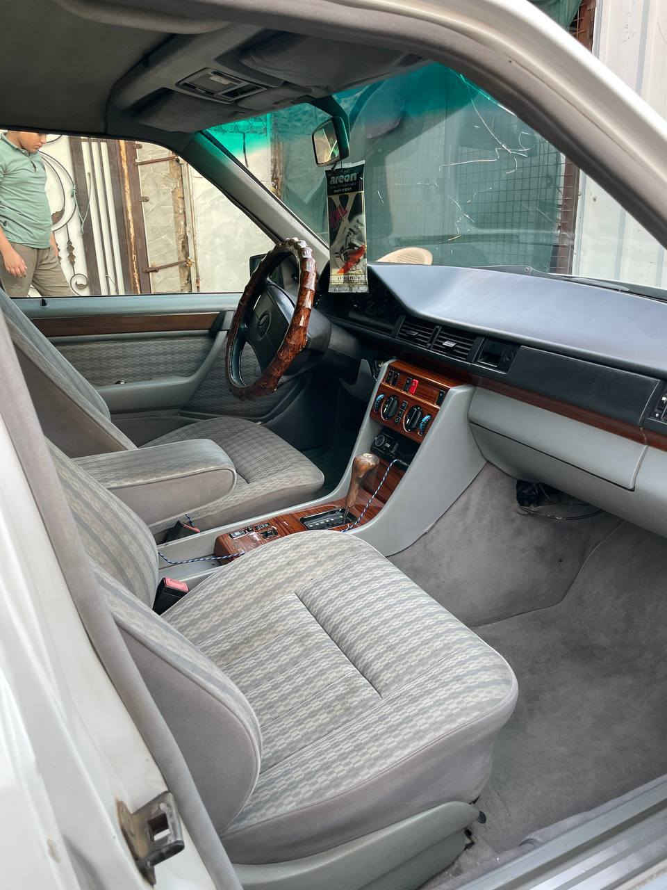 *(بسم الله الرحمن الرحيم )  لليدورون بلادي وجديد
*للبيع فقط دب مارسيدس م ١٩٨٧ 300E محدثة ٩٣سيارة كلش جديدة ومال جناي
جام كهربائي 
*كَير ومحرك بل كَريز بلادي قبق أسود عنكبوت 
*_شرط ترايك 200للبصرة 
*_صدر خلفي وأمامي جديد لوك 
*_تبريد ثلج ومنظومة جديدة وحماوة جو لطبيعي 
*_الغرفة وبطاين البوب بحالة الشركة 
*_تخم تاير جديد لظفيرة نظيفة دبل فيتم بم بلادي فلاتر كلهن *_الماني وجدد وسحبها يشكَ الكَاع وصرف قليل بل بانزين
سيارة بيهه جاملغ خلفي عكس لسائق ومصلح درجة اولى وبدون دواخل وقاعدة الدبلات مصلحات درجة اولى وشخط بل هلال صغير
*_مصبوغة للجمالية  السيارة كلش متعوب عليها ودينار متصرفلهه
(تحفه فنية )
سيارة سنوية بأسمي رقم انبار ارقام انكَليزي
وسنويتهه ل ٢٠٢٩و هزة جديدةوتتحول بأقرب مرور عل بيتك 
السعر ٦٦$ وبيها مجال 
مكانها بغداد حي العامل 
(***********____*********** بيهن وات ساب )
متواجد بل نهار بعد٣ لظهر  لل١٢ ليلاً)
