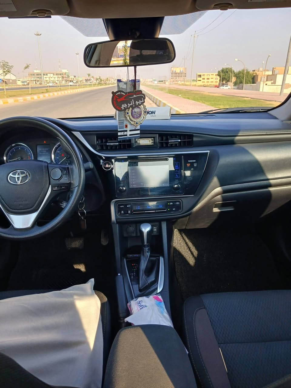 السلام عليكم للبيع كورلا موديل 17 بجم كبس مواصفات LE معروفه ماشيه 95 ميل مكان لسياره رمادي رقم اربيل باسمي فحص وهزه وسنويه جديد للاستفسار *********** وات ساب مفتوح
