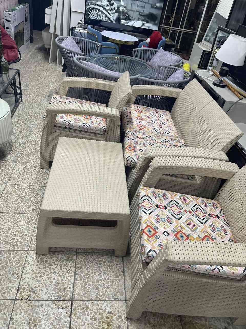 البيع
ميز حديق او ميز بلكون كل واحد سعره نظيف فول بدون عيب مستعمل شيء قليل كلش اي ستفسر  عل***********
