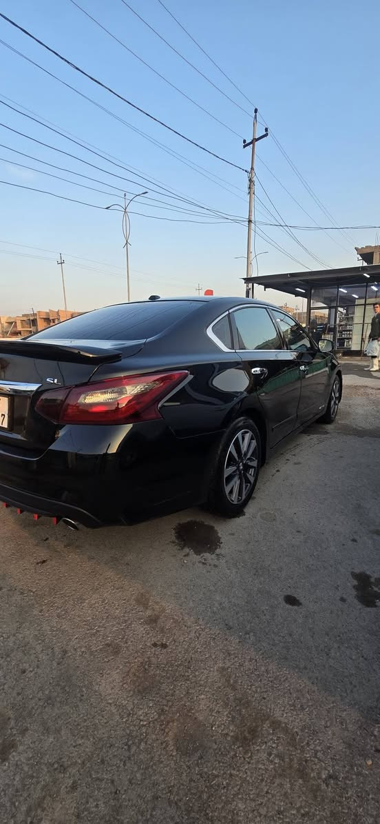 السلام عليكم سياره للبيع التما موديل 17 مواصفات SL فولل للفتحه والرادارات كشنات جلد تدفئه وكهربائي حادثها جاملخ وصندوق بدون دواخل بدون ايرباك بجم كبس هزه وأرقام جديده توحيل مباشر السعر 135 ورقه ***********
