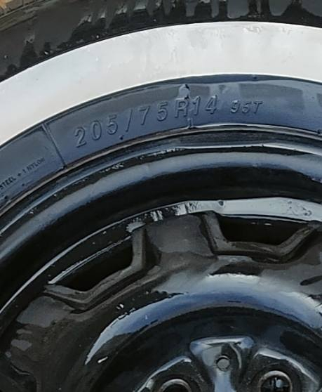 السلام عليكم ويلاه تايات مال كلايزر حجم 14  (205/75/14 ) للبيع السعر 125 التصال عل رقم  *********** ***********
