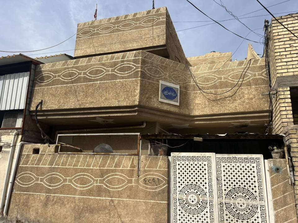 بيت 100 م الخطيب من جهة الهياكل بالقرب من شارع 20 … الطابق الاول غرفة نوم مع استقبال مطبخ حمام وصحيات معزولة 
الطابق الثاني غرفتين نوم مع حمام 
***********
