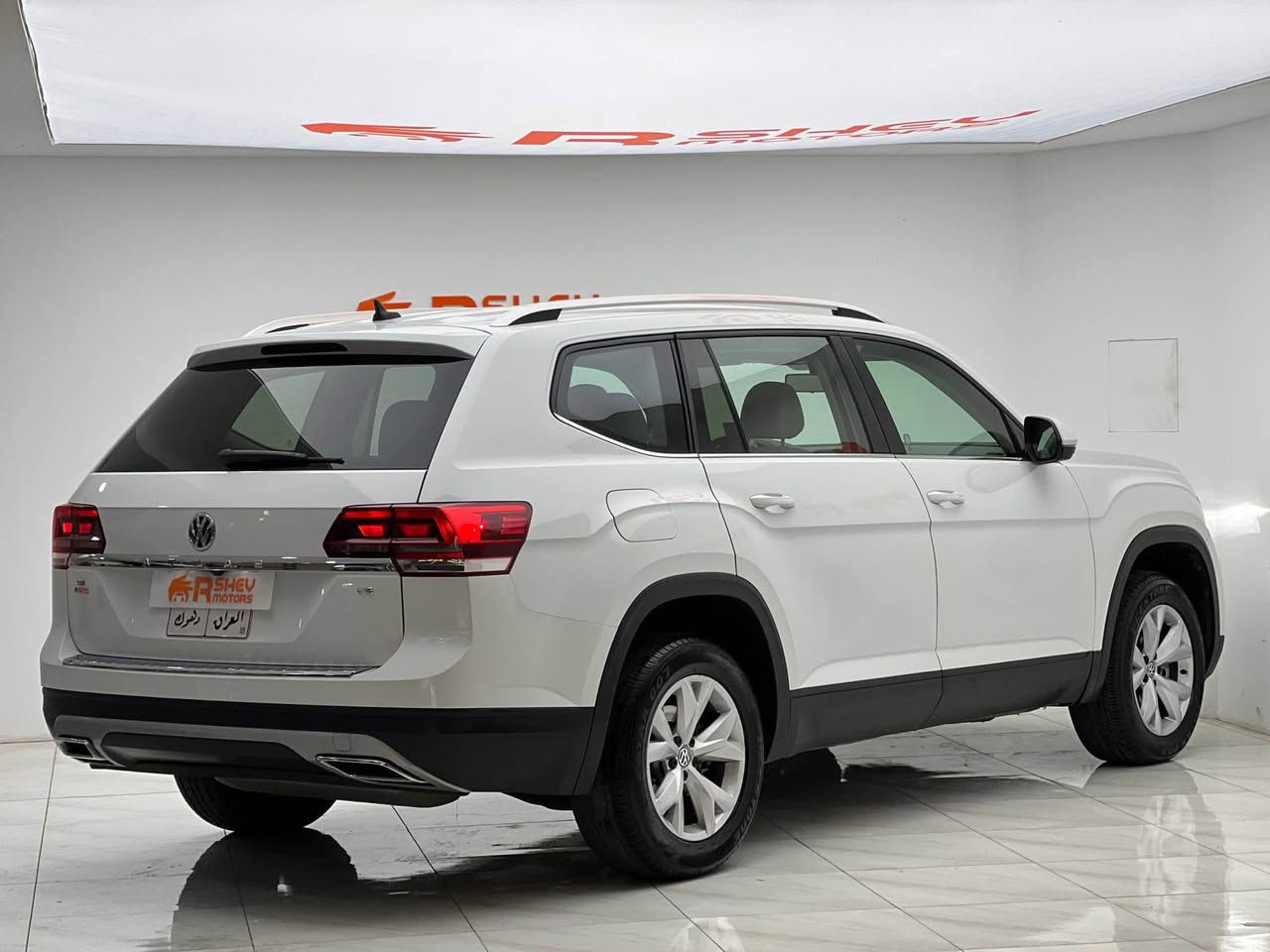 Volkswagen Atlas 2018
فولكسفاغن اطلس ٢٠١٨

مواصفات SE فول بدون فتحة
(مقاعد جلد و تدفئة-ابواب بصمة-تشغيل بصمة-نقاط عمياء-كاميرة خلفية) ٧ راكب

مكينة ٦سلندر حجم ٣.٦لتر تنفس طبيعي
ماشية 101,000 ميل و بحالة فوق الممتازة 

ضرر السيارة جاملغ خلفي و امامي صفحة السايق و جاملغ صفحة النفر بدو دواخل و ايرباك بس دكمة حادث كلش حلو رقم الشاصي مع الصور
السيارة كلش حلوة و نظيفة 

السيارة رقم دهوك شرط التحويل 
مكفولة من كير و محرك و كهربائيات

و ب سعر(178$) ورقة و بيها مجال

مكان السيارة

دهوك -معرض ارشف R-Shev
رقم51 من معارض التيرمينال 

***********
*********** دهوك, العراق
