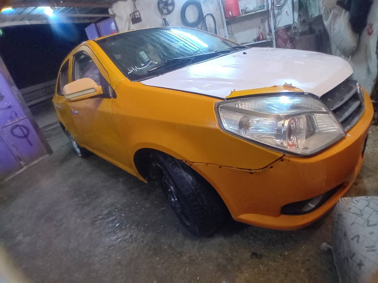 سلام عليكم حبايب جيلي ام كي  موديل ٢٠١١ مكينه وكير عادي خير من الله ترايك وين ميعجبك سنويه ٢٩ هيهه ١٣٠  وغرامات عليه ١٠٠ مداور  مباشر رقم بغداد بيه تلكيطات يرادله حداديه زينه كهربأيات كله شغاله جام كهربائي مكان حله سياحي ***********تحياتي للجميع سعر ٢٨ وبيه مجال  مال جناي السياره كبل لشارع
