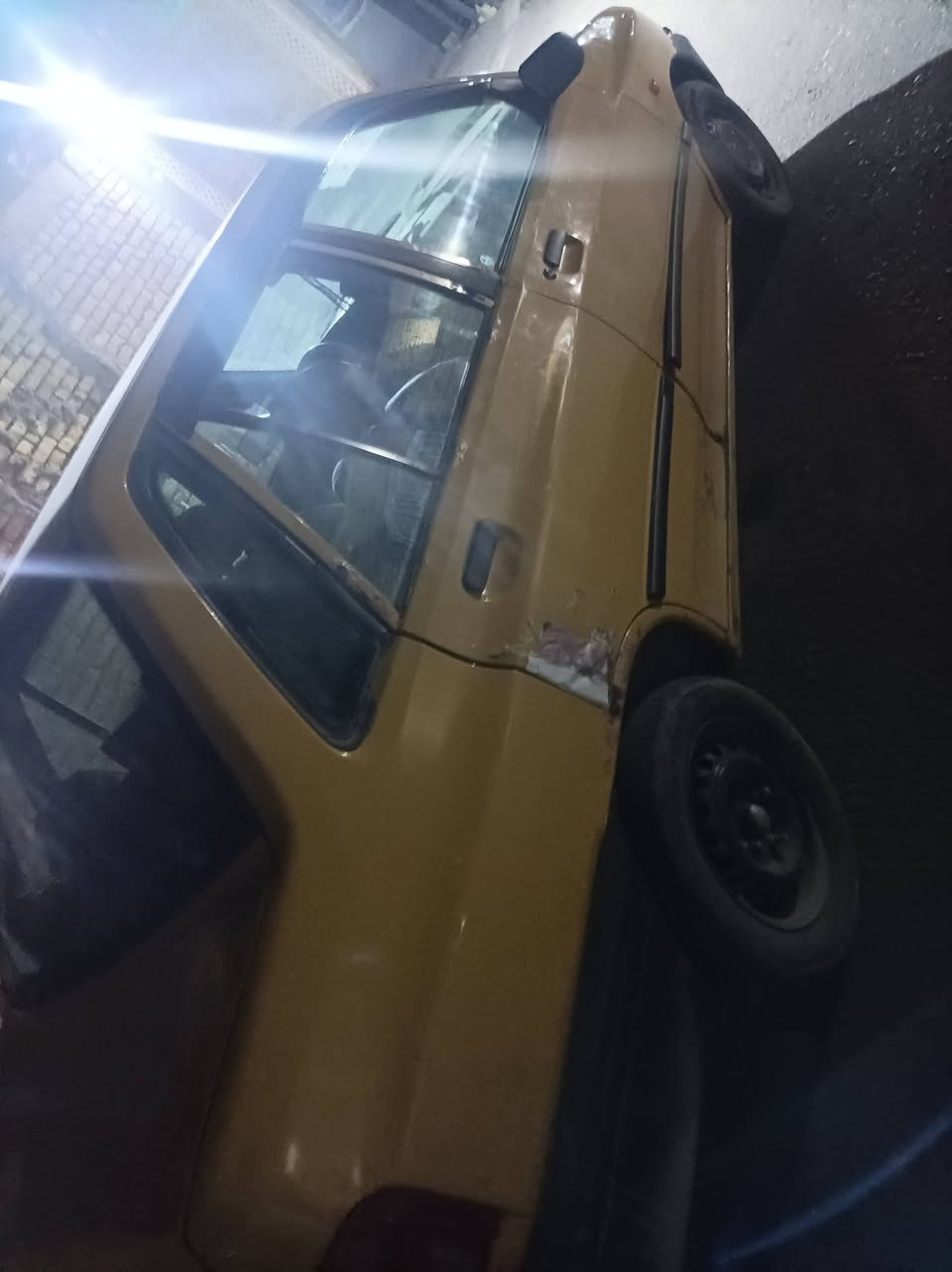 سايبه 12سنويه28مصفره المكينه بيها خيط بخارحداديه كيرمكفوله *********** سعر19وبيها مجال
