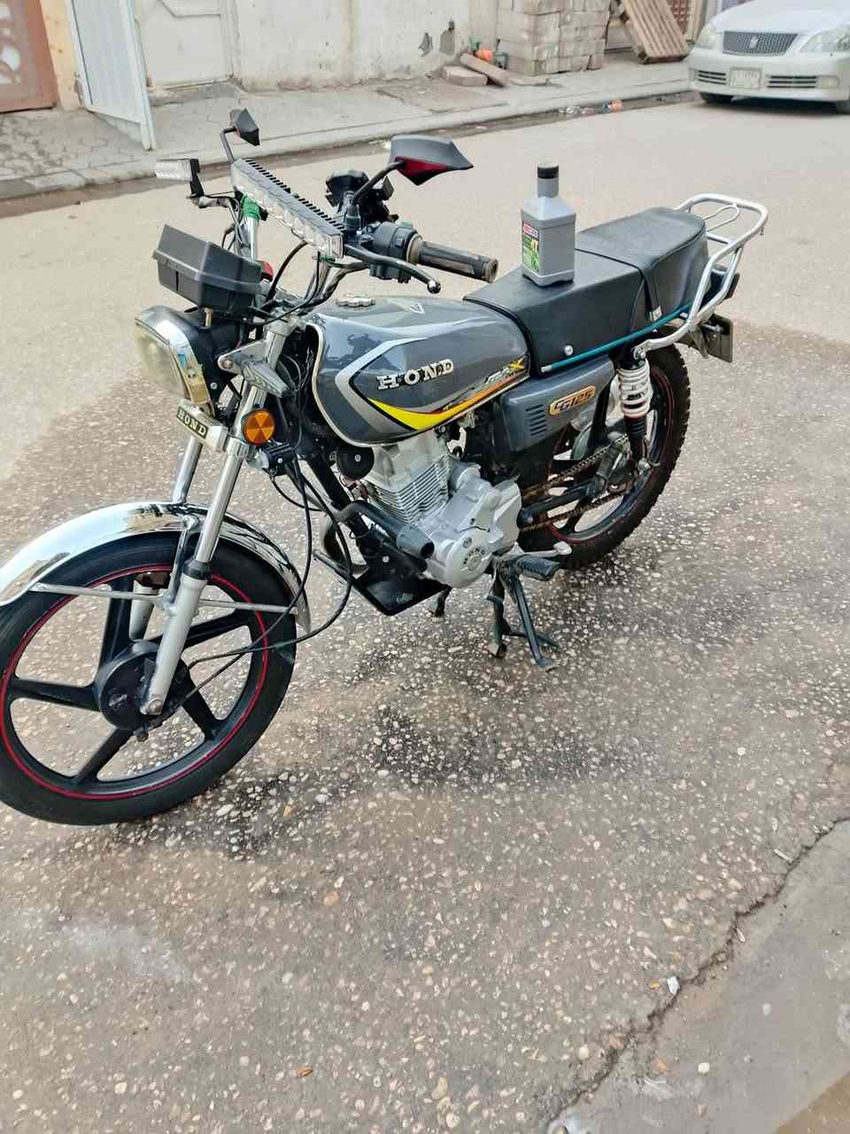 هوند خمسه كير محرك 200 مامفتوحه مكينه خرسه دهن كله امزويل كشن ابو جنطه  سنويه ل2028 ب أسمي الدراجه مداور ثاني يوم سعر واحد ونص ***********
