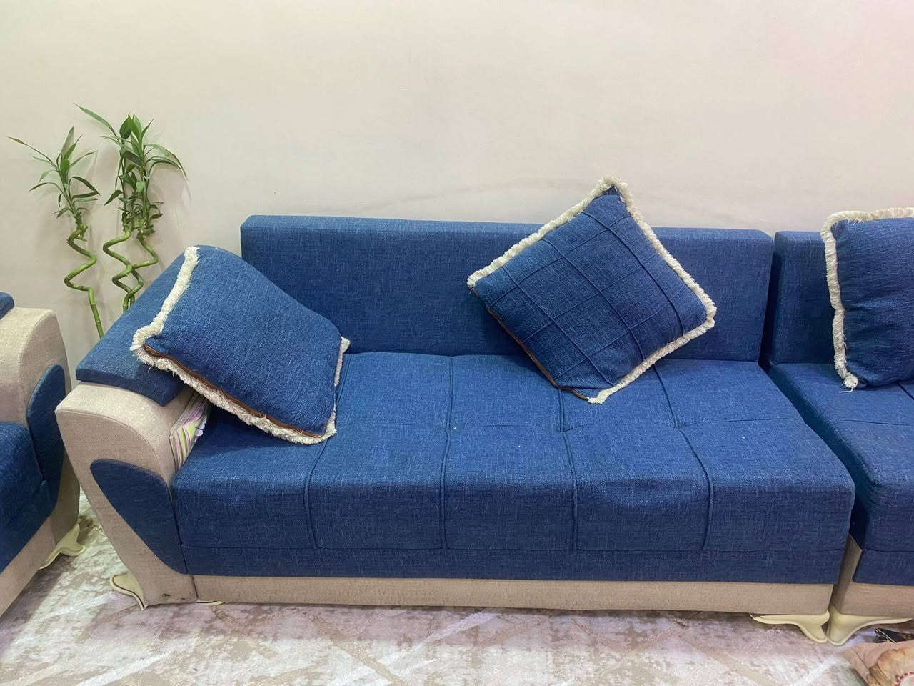 الشعب شارع عدن خلف جامع الجهاد ملعب محمد شلتاغ نظيف بس هذا الي مأشرين عليه الضرر السعر 225 وبي مجال


**إذا كنت صاحب هذا الإعلان وتريد حذفه لأي سبب، رجاءا أرسل رسالة إلى الدعم الفني**